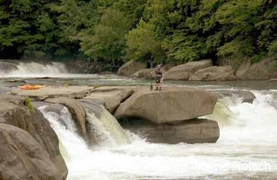 DSC_2981 kayaker on rock between falls